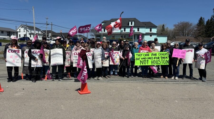 Community supports CUPE long-term care workers by joining picket line