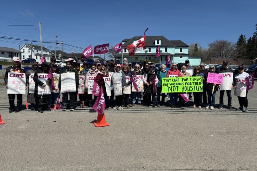 Community supports CUPE long-term care workers by joining picket line