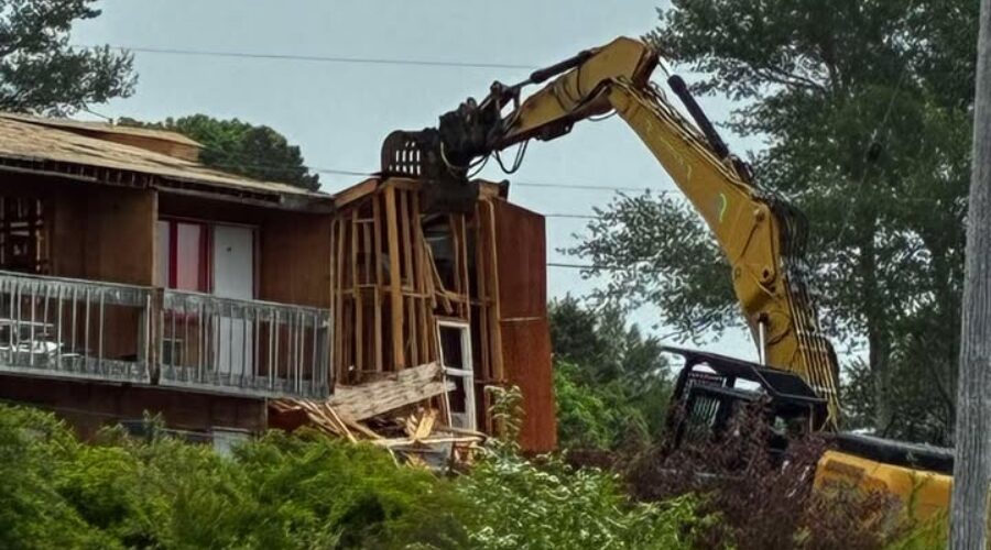Structure demo has begun on Causeway Inn