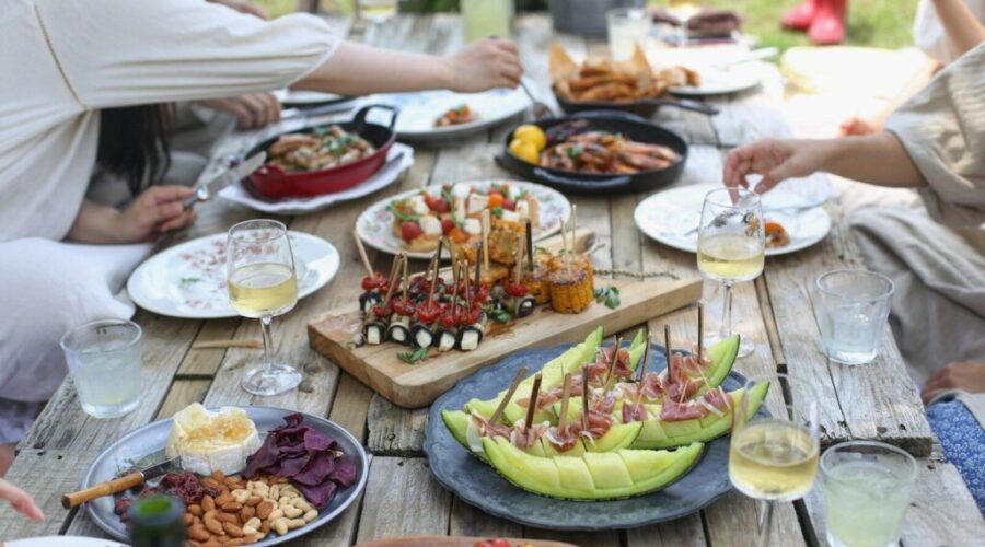 The ultimate backyard BBQ menu: mains, sides, pairings, and crowd-pleasing ideas