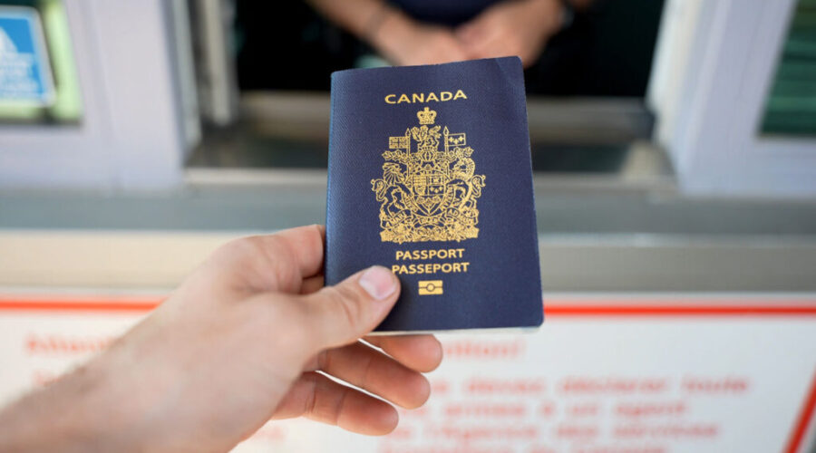 Online Canadian passport renewal service expands