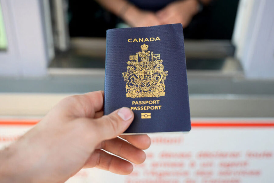 Online Canadian passport renewal service expands