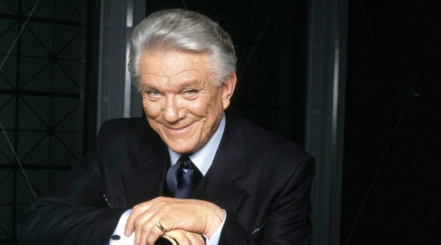 Tommy Hunter dies at age 89