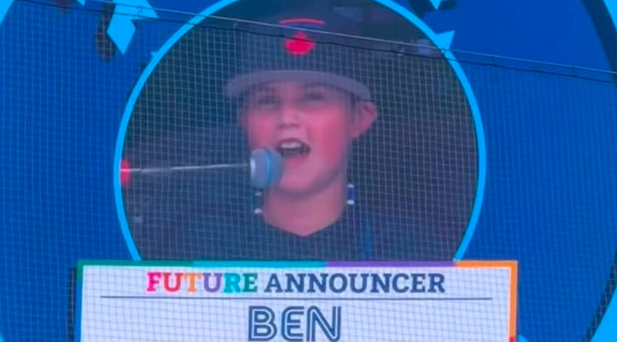 10 year-old from Yarmouth, N.S, calls Jays Game