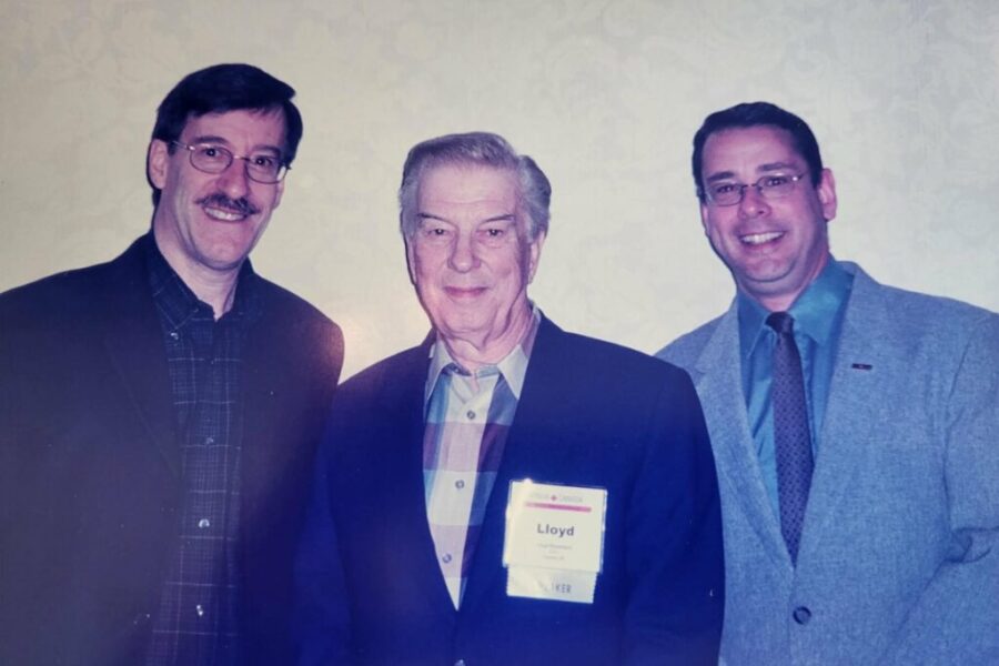 Lloyd Robertson, one of Canada’s most ‘trusted’ broadcasters, dies at 92